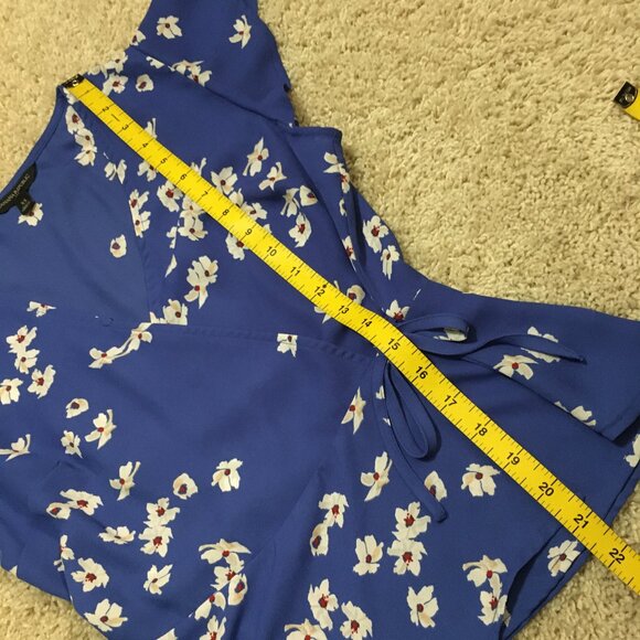 Banana Republic Blue Floral Tie Wrap Top - Picture 13 of 13